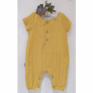 Buzo BABIDU color mostaza parte trasera · Pepones Moda Infantil y Puericultura