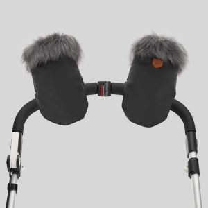 Paz Rodríguez, manoplas silla polipiel negra.