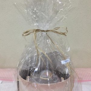 Canastilla vajilla rosa.