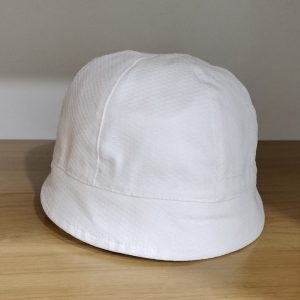 Miralles, sombrerito bebé blanco.