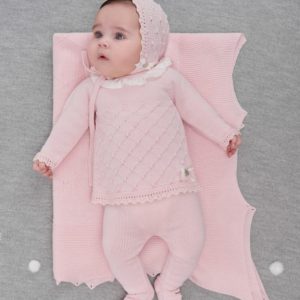 Paz Rodríguez, conjunto jubón, polaina y capota rosa tiza "Glaciar"