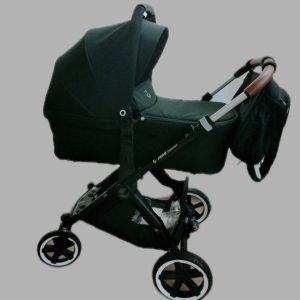 Jané, silla Crosslight 2023 y capazo Sweet 2024 color Cold Black.