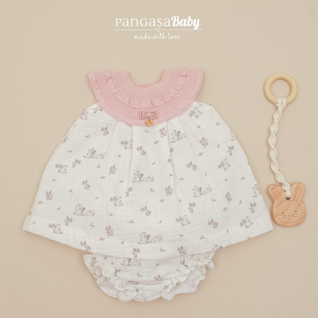 Pangasa, vestido con braguita moceta bunny rosa.