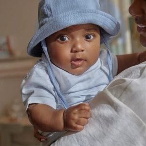 Gorro new born stone blue Little Dutch.