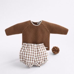 Pangasa, traje 2 piezas chocolatte.