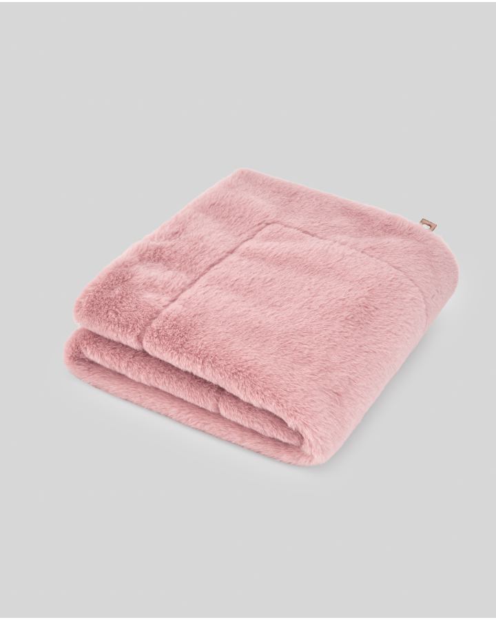 Paz Rodríguez, mantita pelo "Esential" rosa.